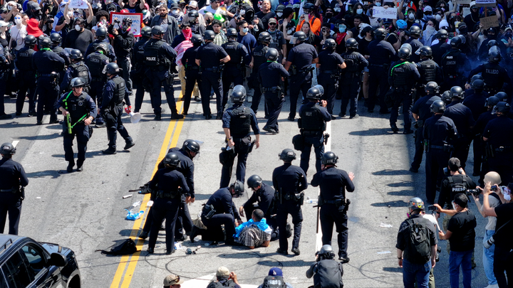 crowd-officer standoff - Fox News
