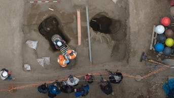 Utility workers digging gas lines uncover 1,000-year-old skeleton in sitting position - Fox News