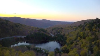 Vermont residents 'basically paying' to close roads as fall tourists overrun small towns - Fox News