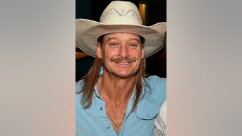 Kid Rock PAYS tribute to Charlie Kirk - Fox News