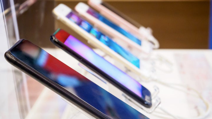 Tech giant could soon dethrone world's top smartphone maker for the first time in years - Fox Business News