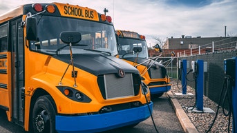 EV school buses criticized by parents over alleged breakdowns, lack of heat - Fox News
