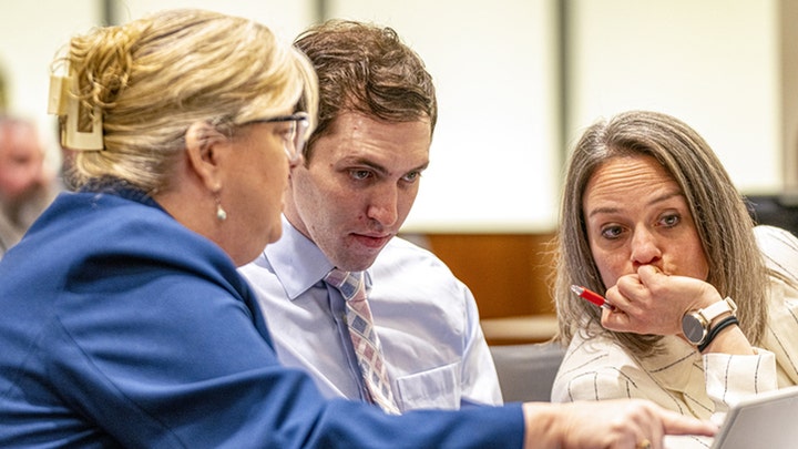 Attorney pointing - Fox News