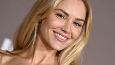 'Landman's' Michelle Randolph plays with her non-binary roommate's pet ferret - Fox News