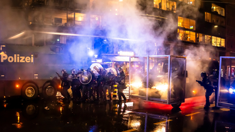 Police in back, smoke - Fox News