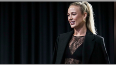 WNBA star Sophie Cunningham embraces all-natural look while lounging poolside - Fox News