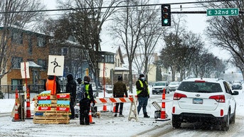 Agitators escalate resistance by stopping cars, questioning drivers at anti-ICE checkpoint - Fox News
