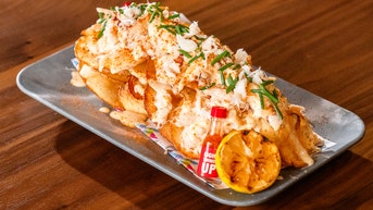 From a $180 burger to $40 crab 'nachos,' 6 of the top Super Bowl eats and drinks - Fox News