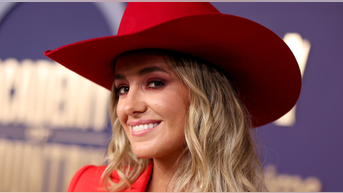 Even women are dropping fire emojis on singer Lainey Wilson as she promotes her latest deal - Fox News