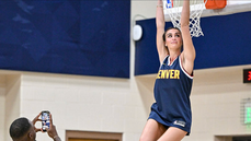 Colorado Rockies reporter Gianna Girardi soaks up spring sunshine poolside - Fox News