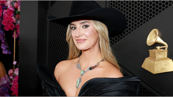 Lainey Wilson celebrates new single 'Can't Sit Still' with sizzling social posts - Fox News