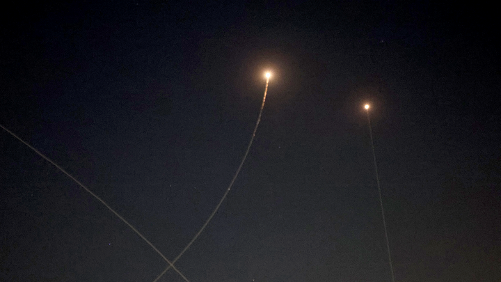 Tel Aviv bajo el ataque de una oleada de misiles balísticos y municiones en racimo - Fox News