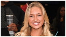 Viral ring girl Sydney Thomas stuns in poolside photo shoot - Fox News