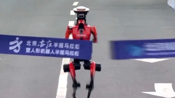 Humanoid robot 'Lightning' shatters half-marathon world record - Fox News
