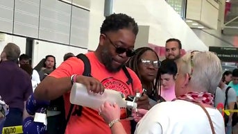 Man turns miserable four-hour airport line into an impromptu party - Fox News