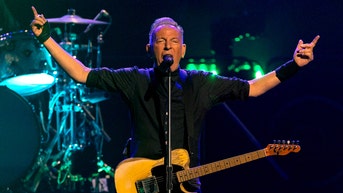 Springsteen fans revolt after rocker calls America 'rogue nation' during $1K concert - Fox News