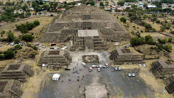 Gunman opens fire at packed tourist site leaving visitor dead, others injured - Fox News