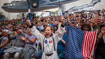 Crowd screaming - Fox News