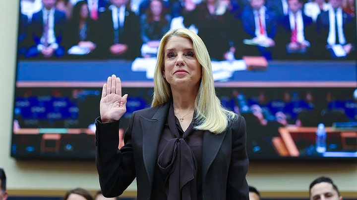 hand raise - Fox News