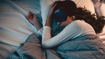 Sleeping outside certain hour range linked to accelerated aging and mortality - Fox News