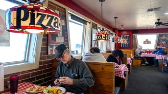 Pizza Hut franchisee revives iconic 1980s dining room décor at 38 restaurants - Fox News