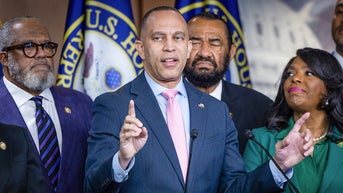 Hakeem Jeffries takes on GOP governor in escalating redistricting fight - Fox News
