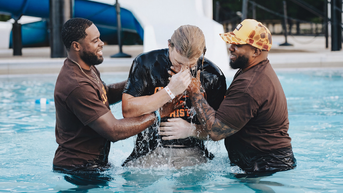 Cleveland Browns players publicly baptized in powerful display of faith - Fox News