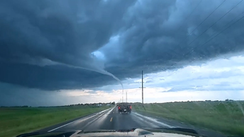 Dangerous tornadoes, hurricane-force winds slam Midwest as severe storms rage - Fox News