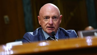 Dem senator blasts Trump corruption as 'off the charts' while trailing in 2028 race - Fox News