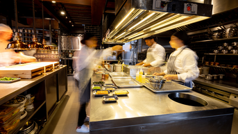 Chef leaves viewers stunned by stirring boiling hot oil with bare hand - Fox News