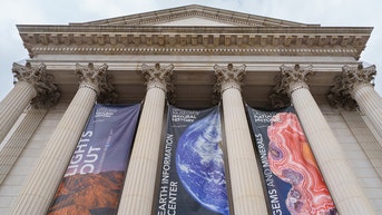 Trump orders signs outside Smithsonian museum amid row over its depiction of US history - Fox News