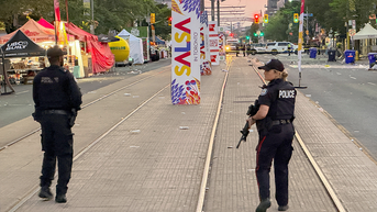 Un tiroteo en el festival callejero más grande de Toronto deja al menos dos muertos y varios heridos, mientras la policía busca a los sospechosos - Fox News