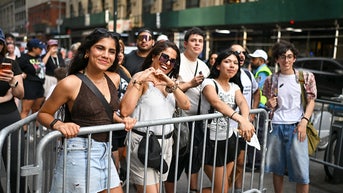 fans outside - Fox News