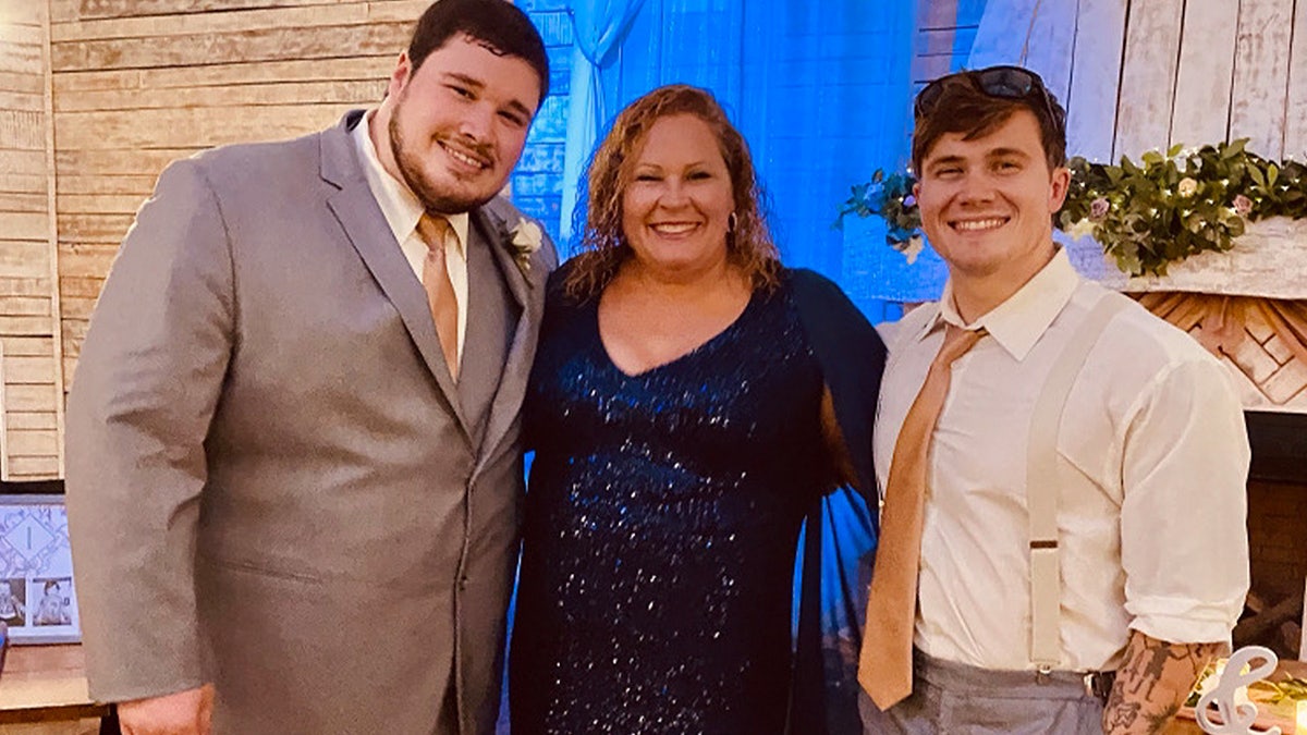 Knauss family at wedding