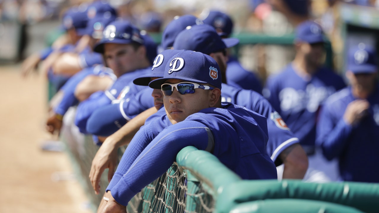 MLB, Apple Deal Puts iPads In Every Dugout Fox Business