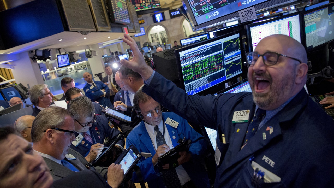 Dow posts biggest single-day drop this year as new COVID-19 variant triggers market sell-off