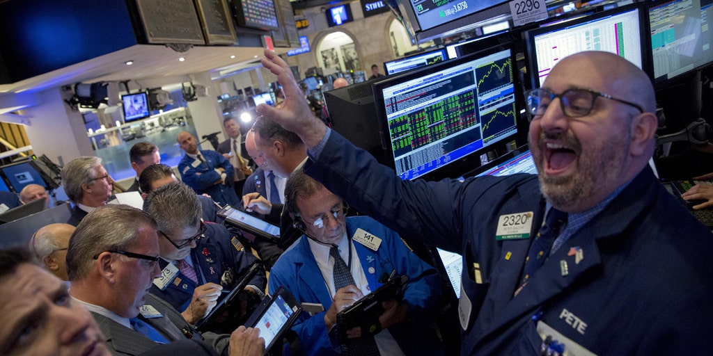 Stocks, oil sink on omicron fears, Fed's Powell on tap - Vimarsana News