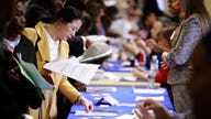 Weekly Jobless Claims Fall to 323,000