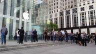 Fans Line Up for Apple's New iPhone