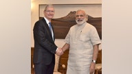 Apple CEO Makes Nice With India's Prime Minister