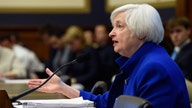 Fed's Yellen Cites Global Risks but Says U.S. Should Motor Through