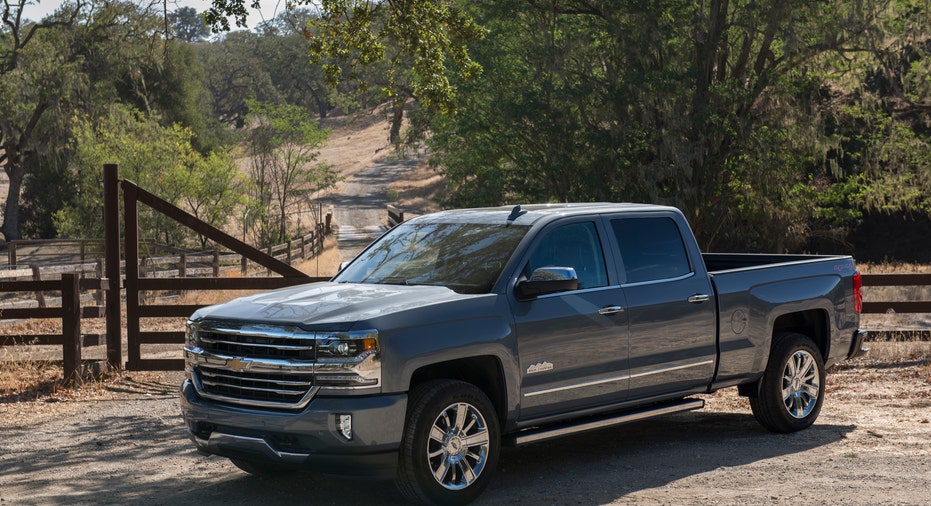 2016 Chevrolet Silverado gray side view FBN