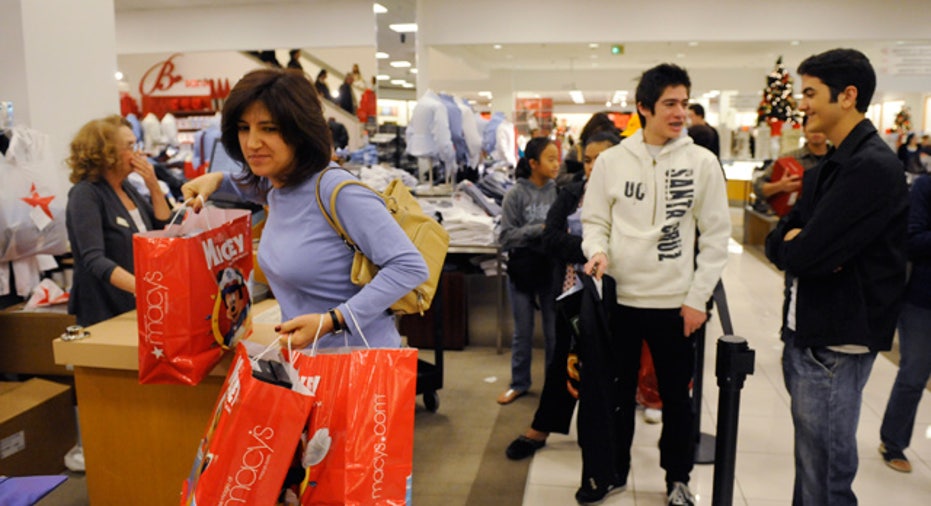 Shoppers_Christmas_Retail_Macys_Store