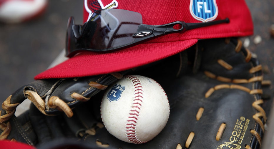 St. Louis Cardinals baseball hat glove FBN