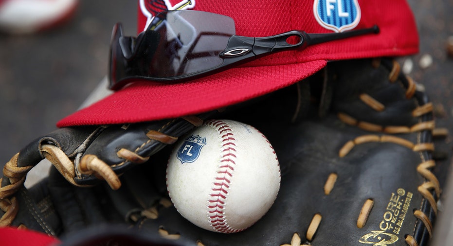 St. Louis Cardinals baseball hat glove FBN