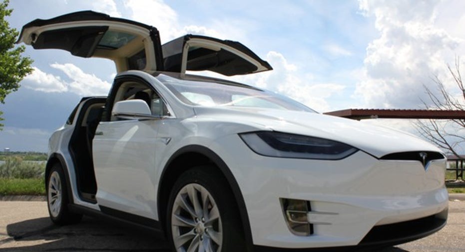 Tesla Motors Inc Introduces Model X 60d With Lower Price