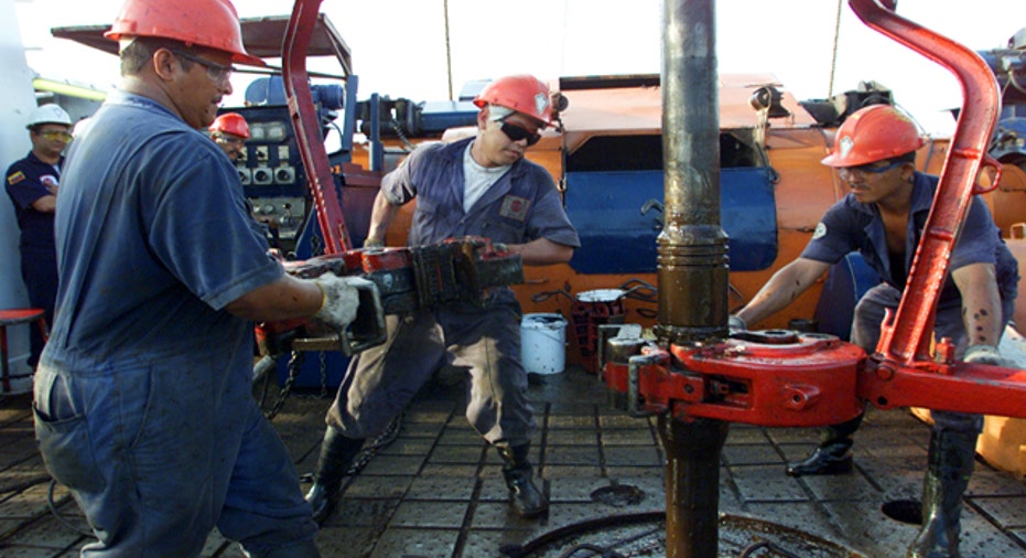 Oil Rig Workers, 640x360