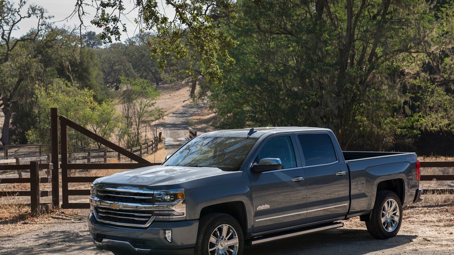 2016 Chevrolet Silverado gray side view FBN