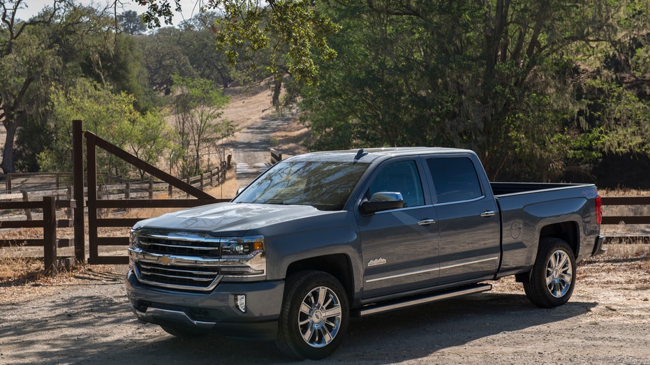 2016 Chevrolet Silverado gray side view FBN