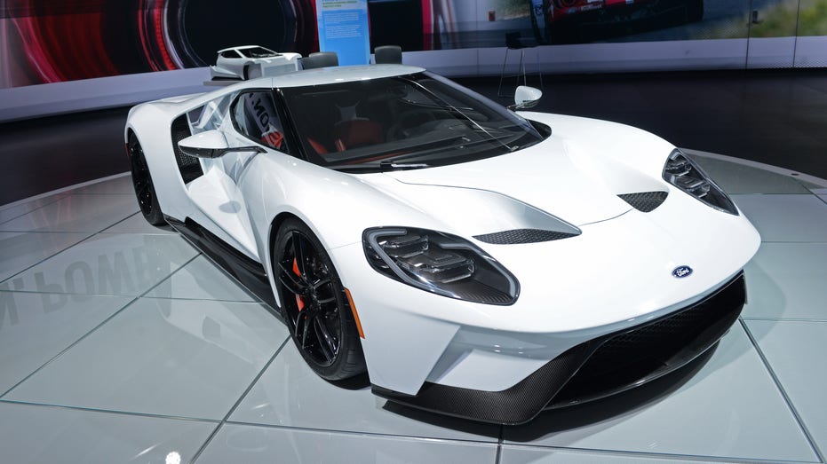 Ford GT white FBN